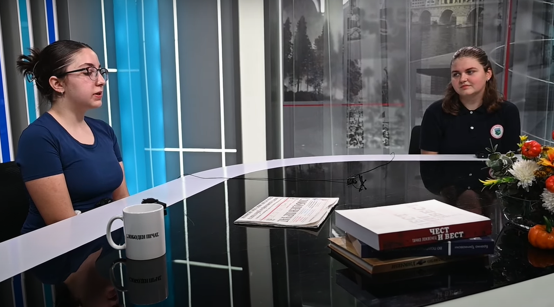 Ucenicite od novinarskiot klub na OU. „“Kuzman Josifovski-Pitu'