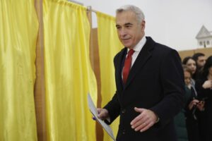Романскиот проруски кандидат Ѓорѓеску обвинет за „организирање паравоена сила за насилни протести“