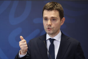 Муцунски во Женева, ќе се обрати на Самитот на млади лидери
