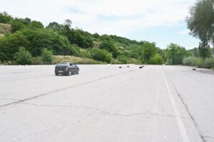 Возач од Скопје излетал од патот кај полигонот под Калето, тешко е повреден
