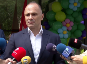 Филипче: Владата бега од уставни измени и нè кочи на патот кон ЕУ