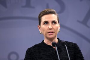 Ќе го браниме секој сантиметар, Гренланд не е на продажба, порача данската премиерка
