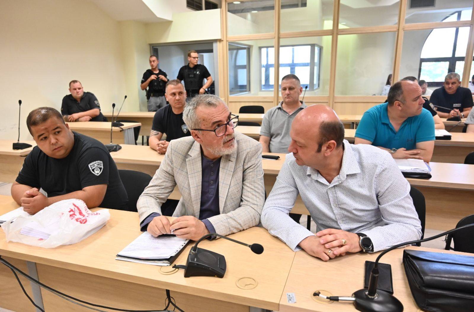 Љупчо Палевски првообвинет за убиствата на Вања Ѓорчевска и Панче Жежовски и неговиот адвокат Јовица Страшевски / Фото „Слободен печат“ Драган Митревски