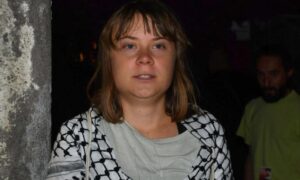 ВИДЕО | Се гонат актисти што протестираат против геноцид, а виновниците остануваат неказнети, рече Тумберг пред судот во Копенхаген