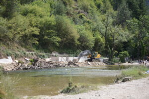 За малку ќе имало трагедија на Треска: три момчиња се бањале и ги однела вода од испуст на браната „Матка“