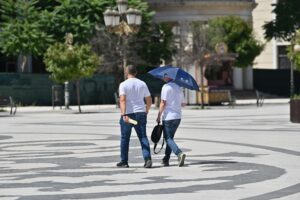 Топло време со температури до 34 степени, попладне можен дожд