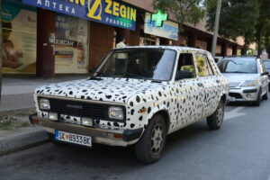 ФОТО | Интересен дизајн на добро познатиот „101“ на улиците во Скопје