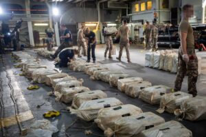 ФОТО | Француската морнарица заплени 9,6 тони кокаин во Западна Африка