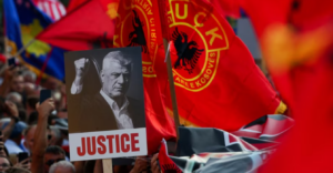 Протест во Хаг за поддршка на притворените поранешни лидери на ОВК
