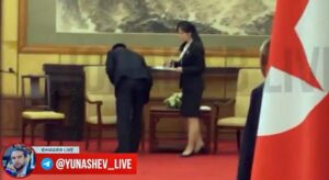 ВИДЕО | Параноја по средбата со Путин: Се брише сѐ што Ким Џонг-Ун допре