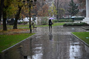 Променливо облачно и топло време, попладне најава за кратко невреме