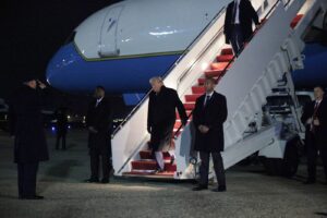 Трамп ја напушти Турција со стариот авион од безбедносни причини