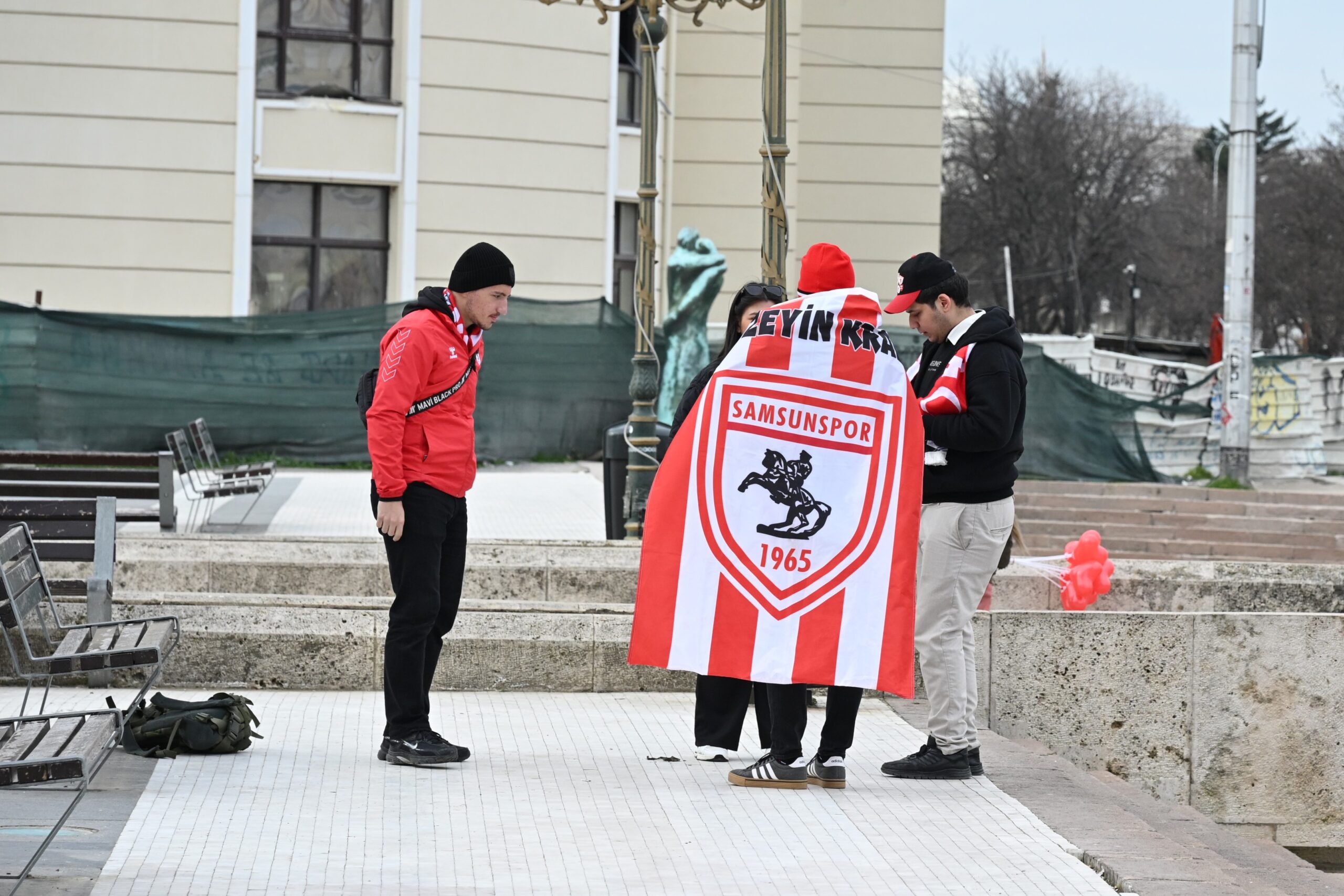 Турски навивачи го преплавија Скопје - Фото Слободен печат - Методи Здравев