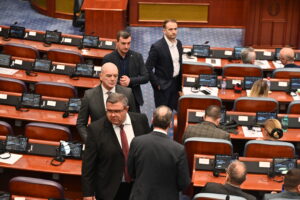 Власта зад затворени врати ја убедува опозицијата да не го блокира Изборниот законик
