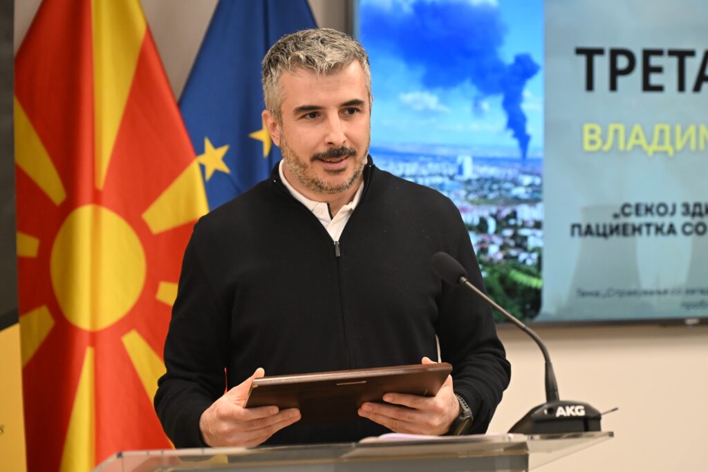 Доделување на награди од ЗНМ за најдобат текст - Фото Слободен печат - Методи Здравев