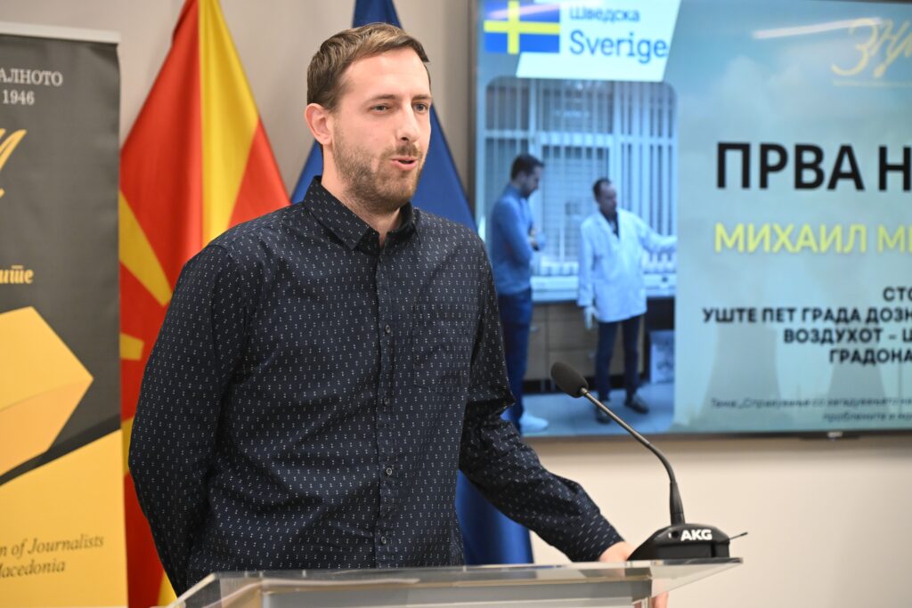 Доделување на награди од ЗНМ за најдобат текст - Фото Слободен печат - Методи Здравев
