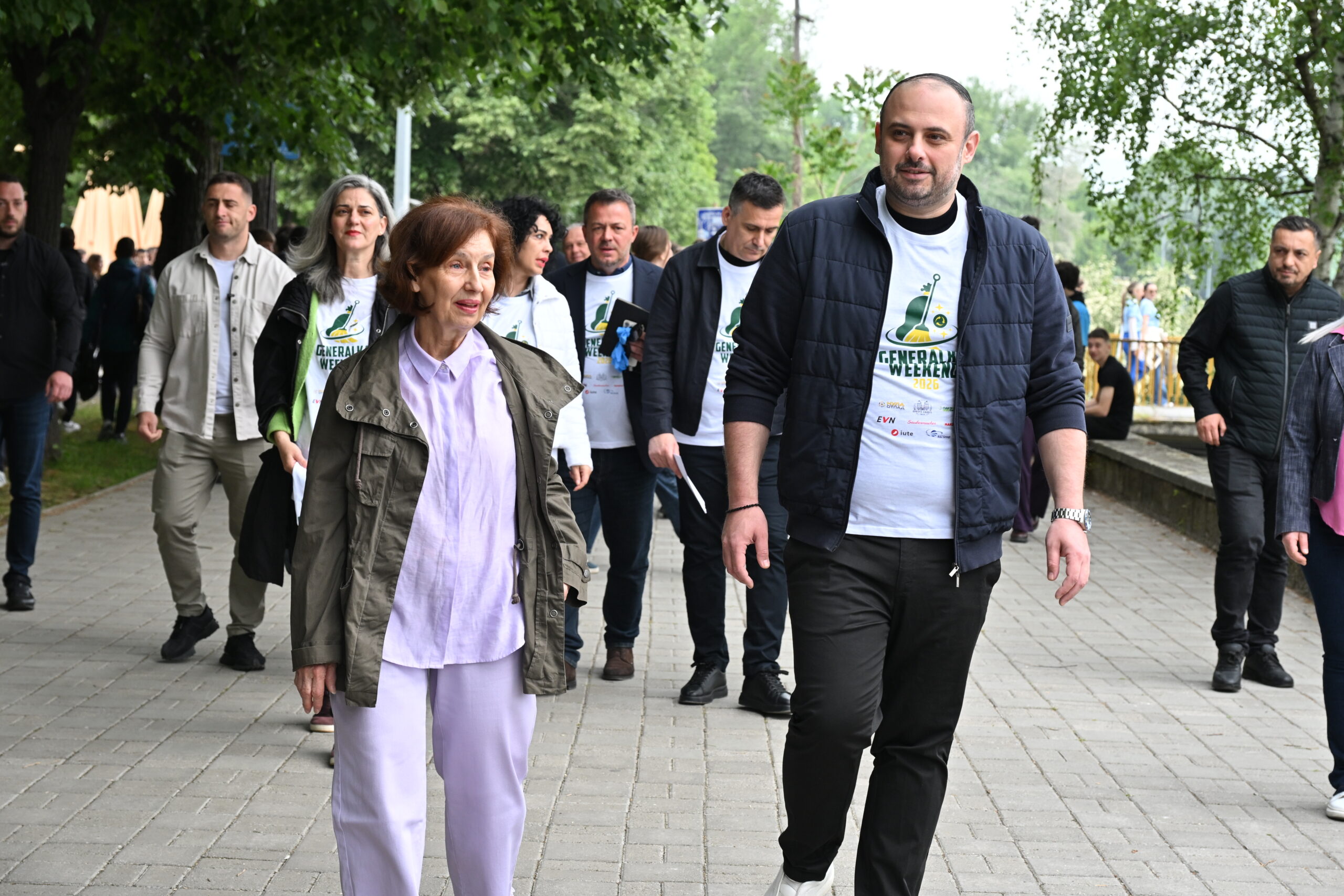 Акција за чистење на кејот - Фото Слободен печат - Методи Здравев