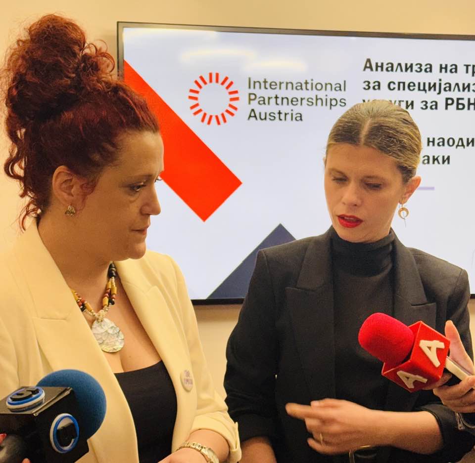 Елена Димушевска, извршна директорка на Националната мрежа и д-р Катерина Шапкова Коцевска професорка на Правниот факултет, фото „Слободен печат“ Мирослава Симоновска