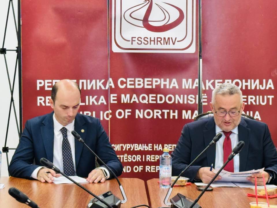 Седат Бислими, заменик директор на ФЗОМ (лево) и Сашо Клековски директор на ФЗОМ (десно) - Фото „Слободен печат“ Мирослава Симоновска