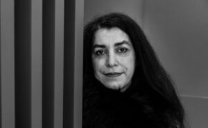 Француско-иранската авторка и режисерка Марџан Сатрапи почина „од тага“, една година по смртта на сопругот