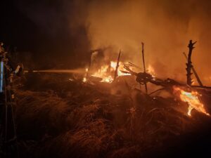 ФОТО | Изгоре импровизирана штала во Струмичко