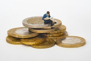 Јазот меѓу приходите и расходите во буџетот се продлабочи за уште 114,2 милиони евра?!
