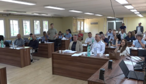 Советниците се скараа за вработувања во училишта во Центар – расправии, високи тонови и обвинувања за партиски интереси