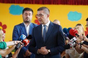 Мицкоски: Односите со Бугарија се радикализираат, објавувањето дипломатска нота за патување на моето семејство е преседан за кој ги информирав НАТО-партнерите