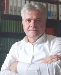 Поделбата што нè разјадува и изборот што сè уште го имаме