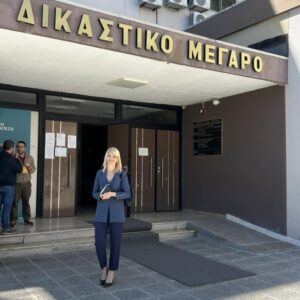 Мајка на грчка политичарка почина откако во нејзиниот стан беше подметнат пожар