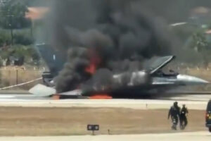 ВИДЕО | Грчки Ф-16 принудно слета на Закинтос, а потоа се запали