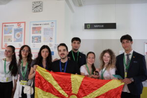 Македонски дебатери освоија прво место во Прага: „Важно е да се подигне нивото на комуникација на младите“