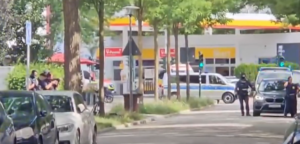 ВИДЕО | Заложничка драма во банка во Германија — еден човек загина, уапсен е напаѓачот