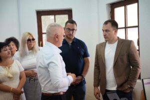 Во Крушево отворен Центар за услуги, граѓаните добиваат директен пристап до електронските услуги