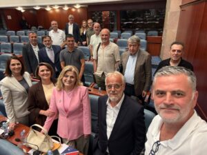 Ахмети ги дочека своите пет минути во Собранието