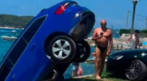ФОТО | Автомобил „се избања“ во Јадранското Море