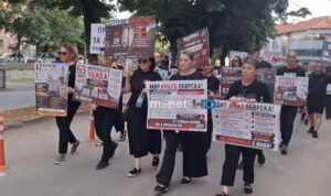 „Марш за ангелите“ во Кочани: Наместо почит кон нашата болка, нè пречекуваат саркастични насмевки, провокации и довикувања