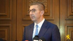 Вртење во круг наместо освежување на Владата