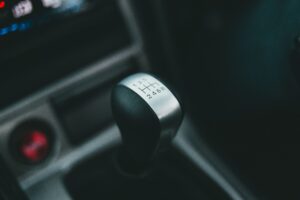 Рачен или автоматски менувач? Ново јапонско истражување нуди интересен одговор