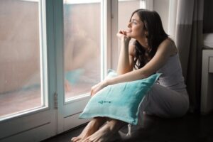 Десет знаци дека некој постојано размислува за вас