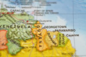 Потона патнички траект кај Гвајана, десетици луѓе се изчезнати