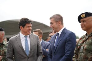 Мицкоски попушта само да не ја загуби дијаспората