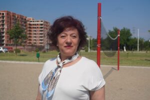 ФОТО | Фотосесија на Стаменкоска Трајкоска покрај новоотворениот спортски парк во 11 Октомври