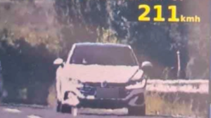 Тинејџер возел 211 километри на час на автопатот Скопје-Тетово