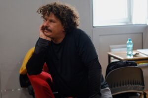 Разговор со театарскиот режисер Мирко Радоњиќ за „Теорема, леме“: Независната сцена ја дава најголемата слобода